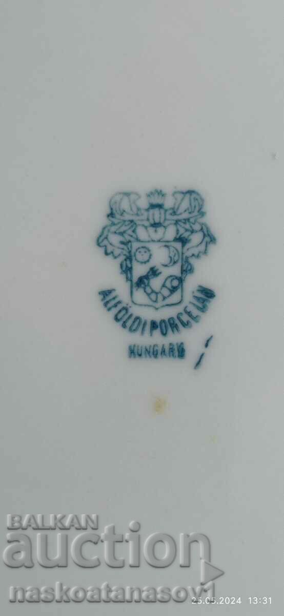 Auction Collectible porcelain wall plate Auction Collectible porcelain wall plate