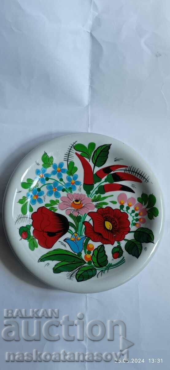 Collectible porcelain wall plate