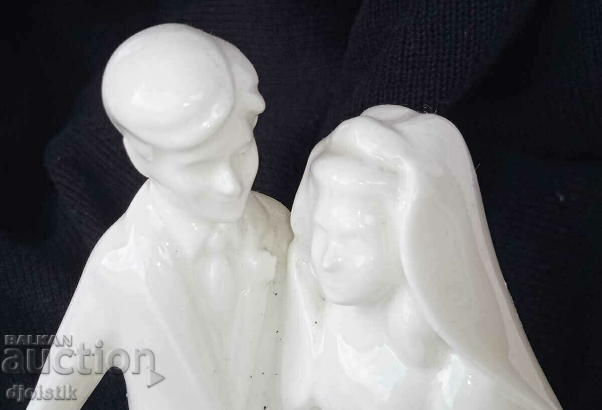 Figurină din porțelan ROYAL DOULTON cu preț 39.00 BGN | € 19.94 Figurină din porțelan ROYAL DOULTON cu preț 39.00 BGN | € 19.94