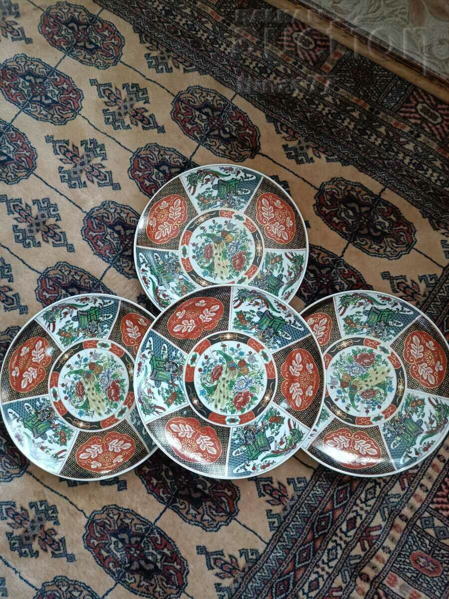 ❗Four vintage decorative plates ❗