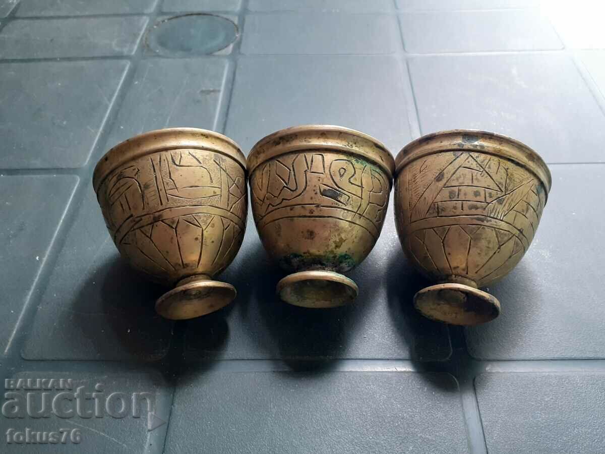 Auction  Three old bronze vessels - vessel, bronze, brass