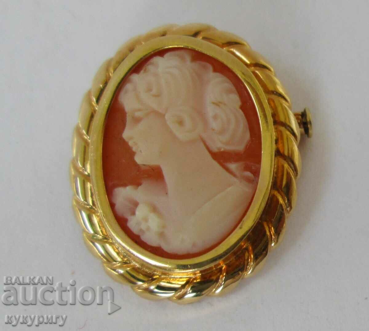 Old lady's brooch and locket jewel jewelry with cameo with price 60.00 BGN | € 30.68 Old lady's brooch and locket jewel jewelry with cameo with price 60.00 BGN | € 30.68