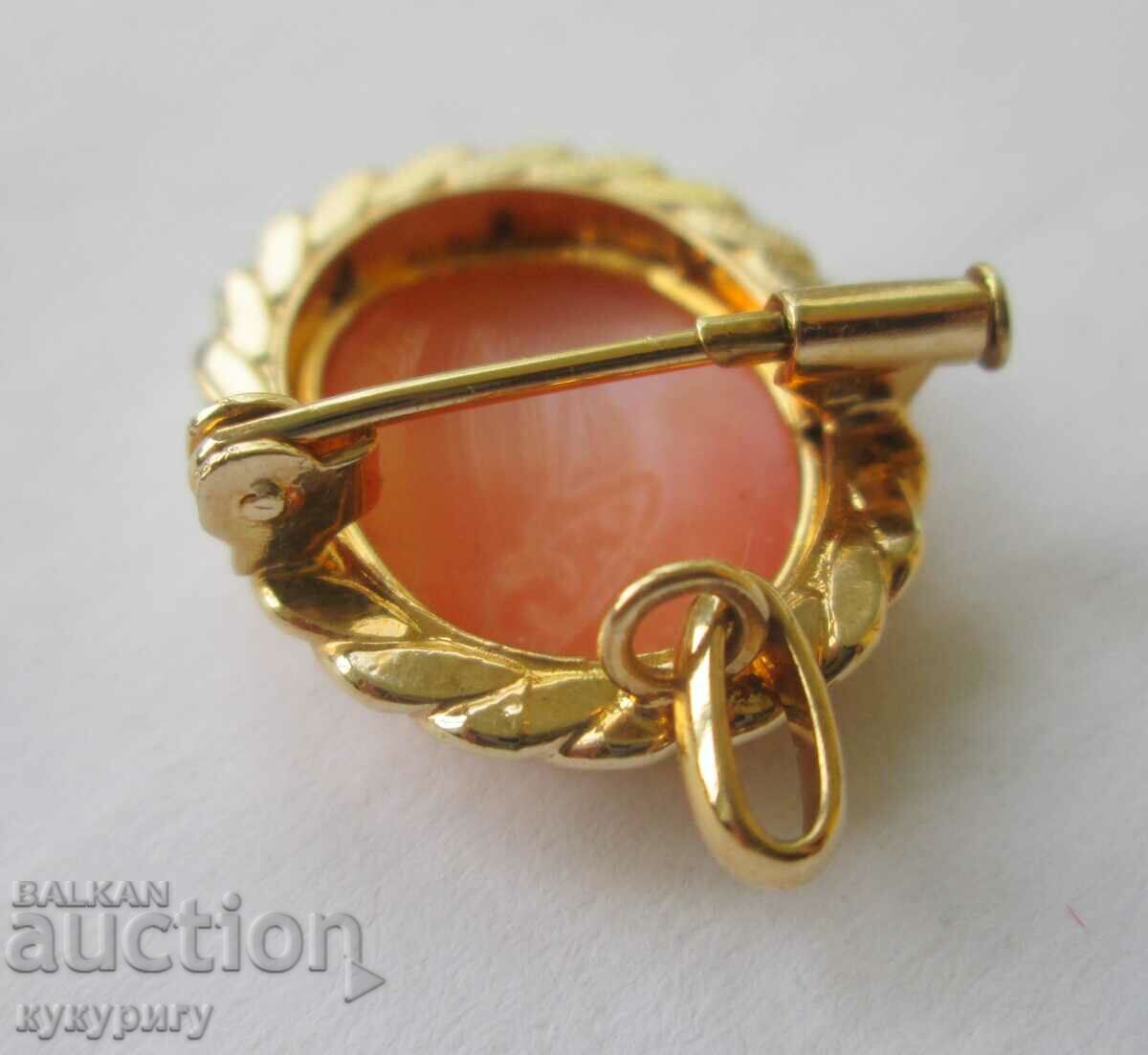 Auction Old lady's brooch and locket jewel jewelry with cameo Auction Old lady's brooch and locket jewel jewelry with cameo