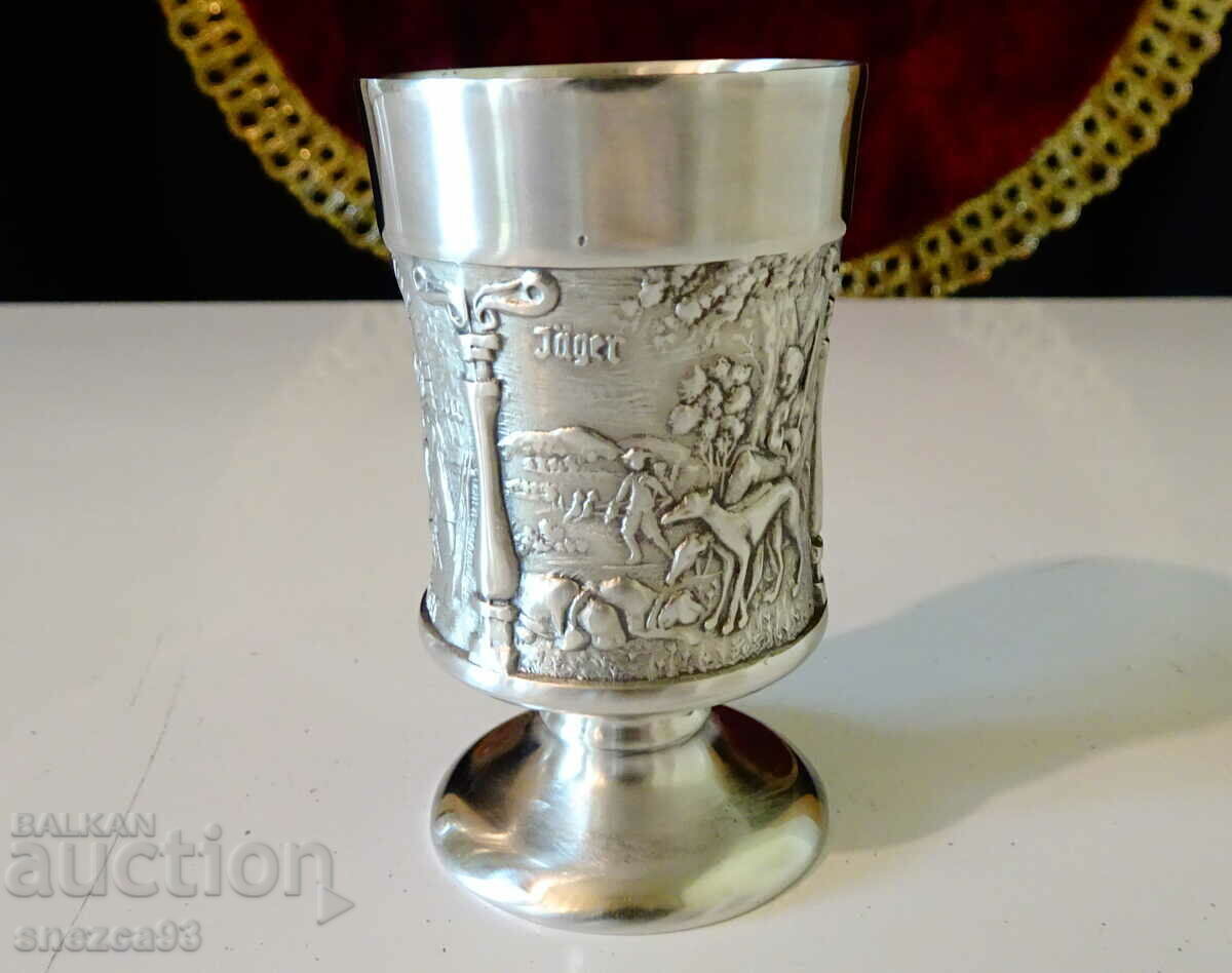 Pewter Bowl with Hunter, Gunsmith, Blacksmith with price 26.00 BGN | € 13.29 Pewter Bowl with Hunter, Gunsmith, Blacksmith with price 26.00 BGN | € 13.29