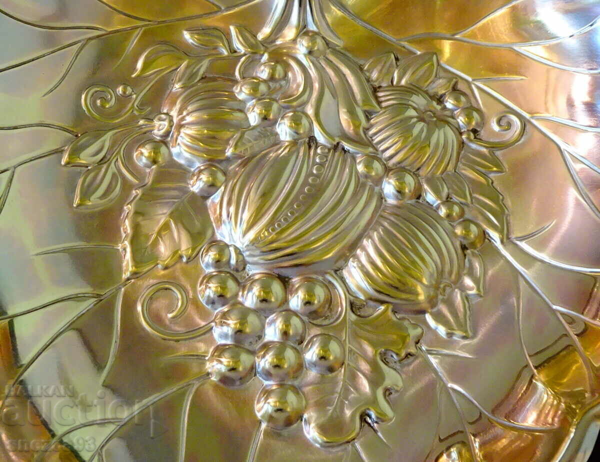 Auction  Bronze fruit bowl, leaves, fruits