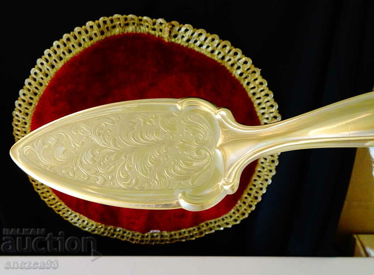 Бронзова шпатула,сладкарска лопатка,барок. с цена 19.00 лв. | € 9.71 Бронзова шпатула,сладкарска лопатка,барок. с цена 19.00 лв. | € 9.71