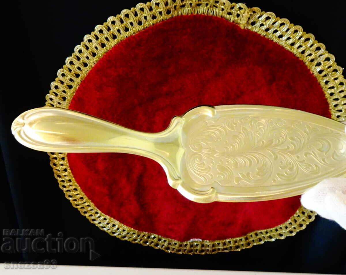 Аукцион Бронзова шпатула,сладкарска лопатка,барок. Аукцион Бронзова шпатула,сладкарска лопатка,барок.