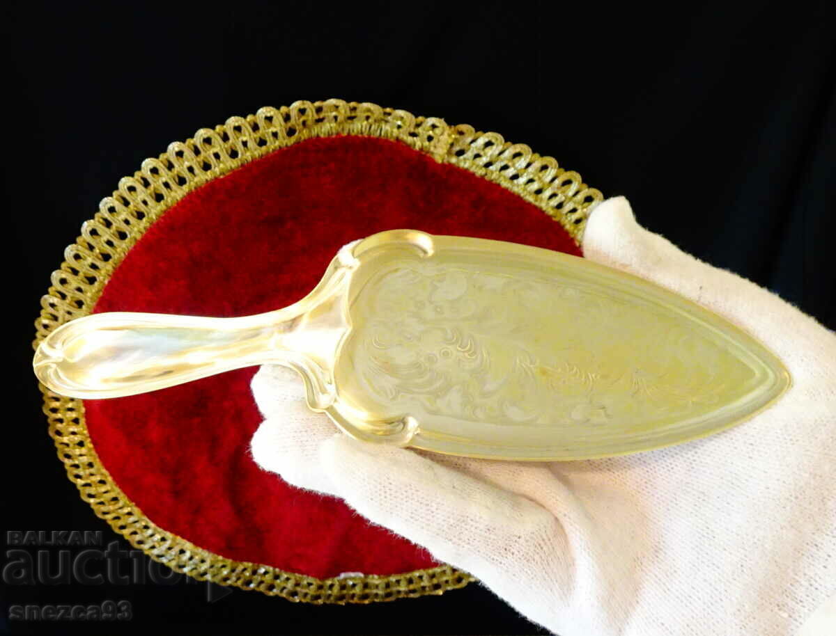 Доставка на Бронзова шпатула,сладкарска лопатка,барок. Доставка на Бронзова шпатула,сладкарска лопатка,барок.