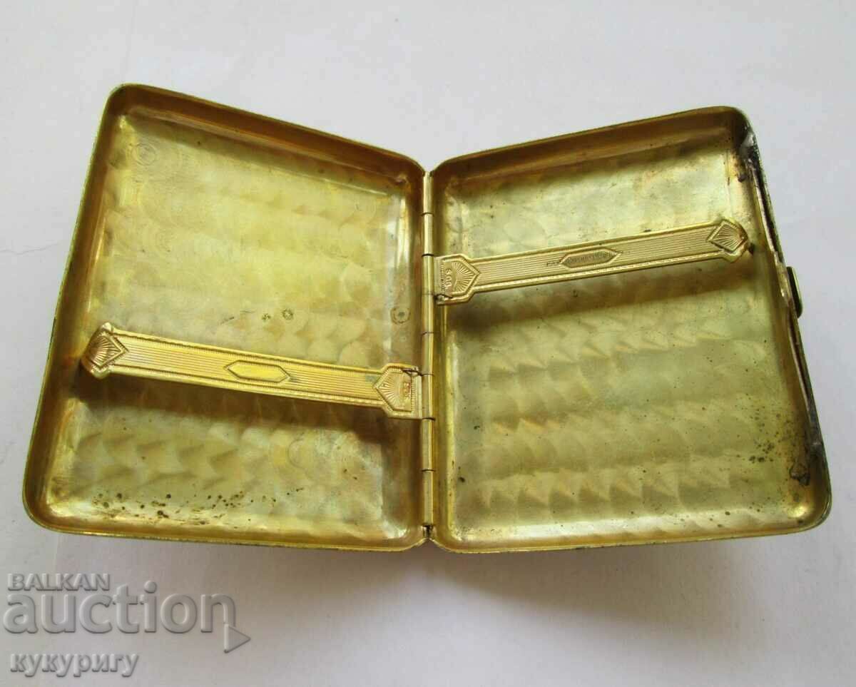 Auction  Old interesting little snuff box for cigarettes
