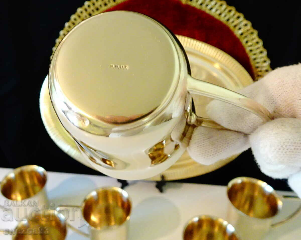 Παράδοση Αγγλικό μπρούτζινο σερβίτσιο φλιτζανιών με δίσκο Παράδοση Αγγλικό μπρούτζινο σερβίτσιο φλιτζανιών με δίσκο