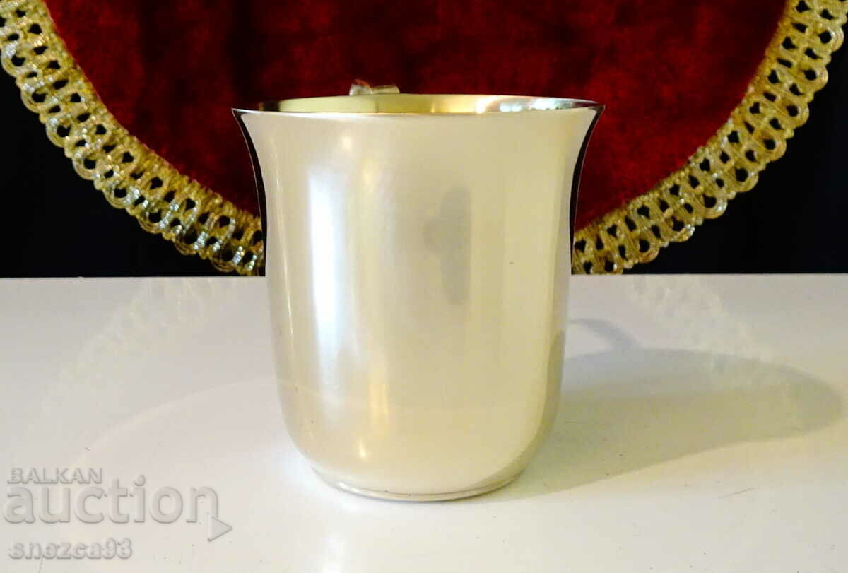 English bronze cup, handle with price 26.00 BGN | € 13.29 English bronze cup, handle with price 26.00 BGN | € 13.29