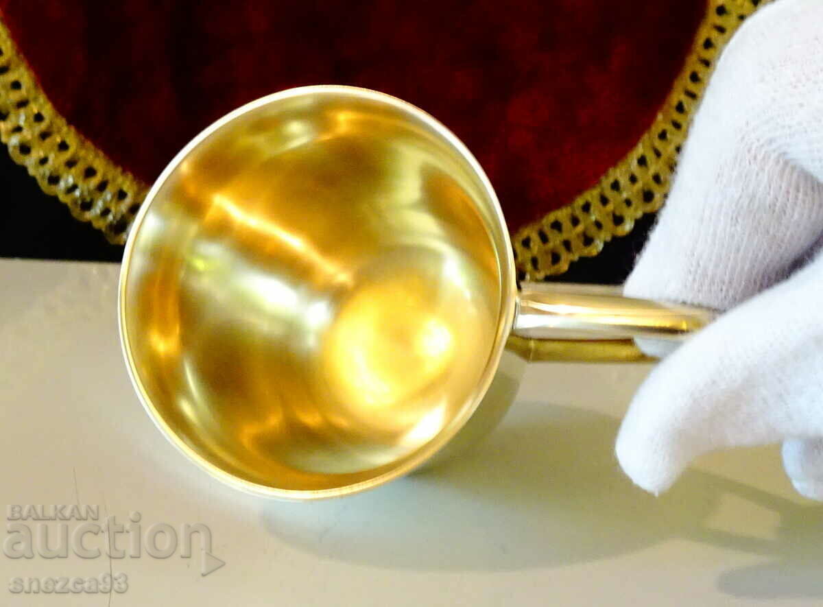 Auction English bronze cup, handle Auction English bronze cup, handle