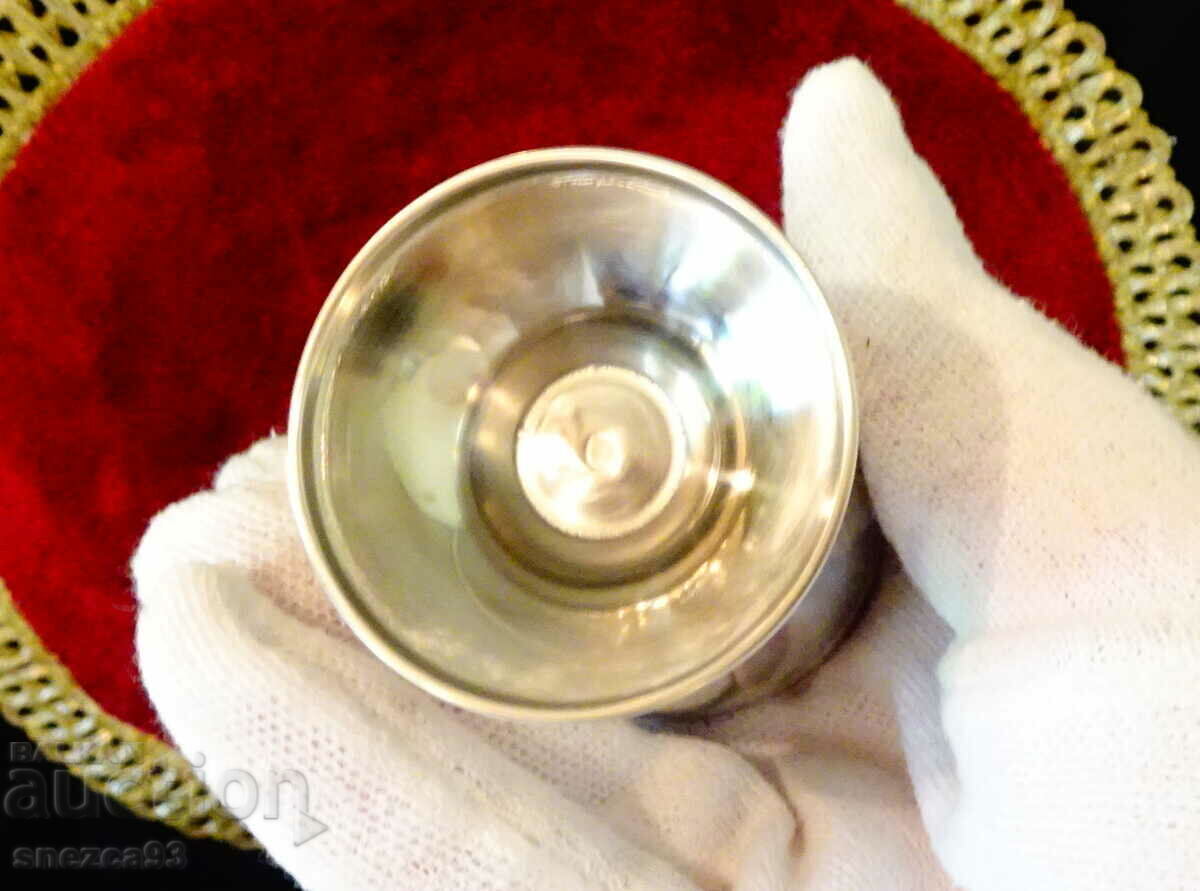 Delivery of Brandy glass, cocktail shaker. Delivery of Brandy glass, cocktail shaker.