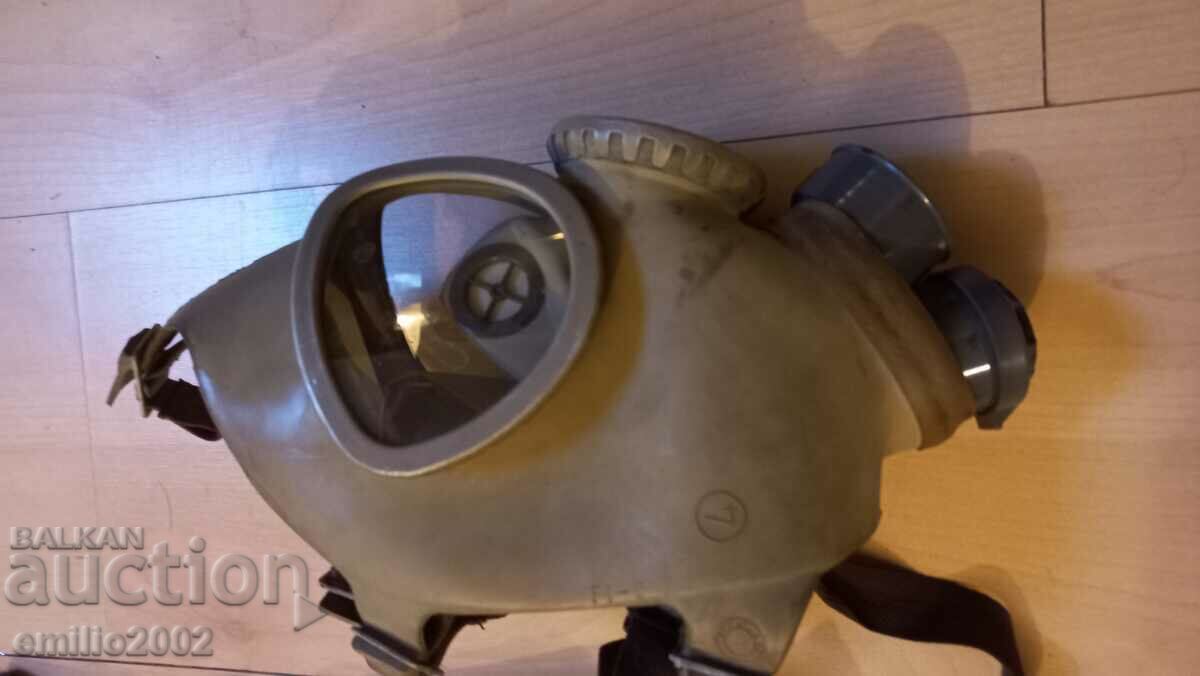 Auction Military gas mask H 7 in a bag Auction Military gas mask H 7 in a bag