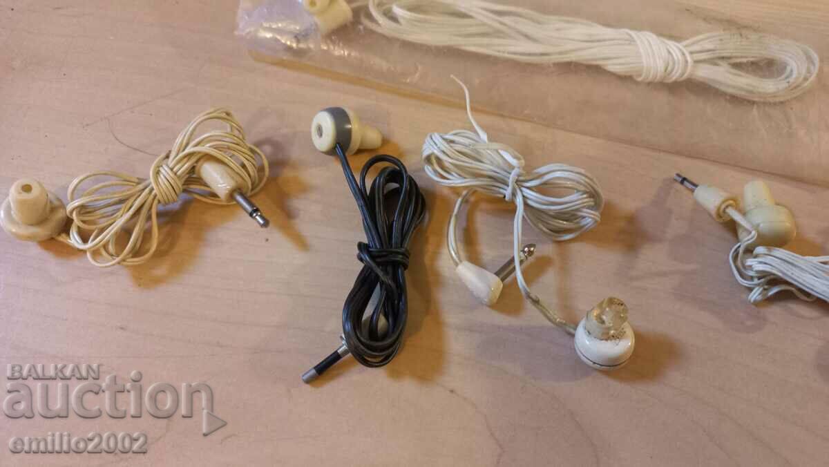 Retro transistor headphones with price 10.00 BGN | € 5.11 Retro transistor headphones with price 10.00 BGN | € 5.11