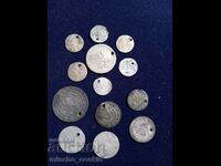 Πολλά οθωμανικά τουρκικά ασημένια νομίσματα.