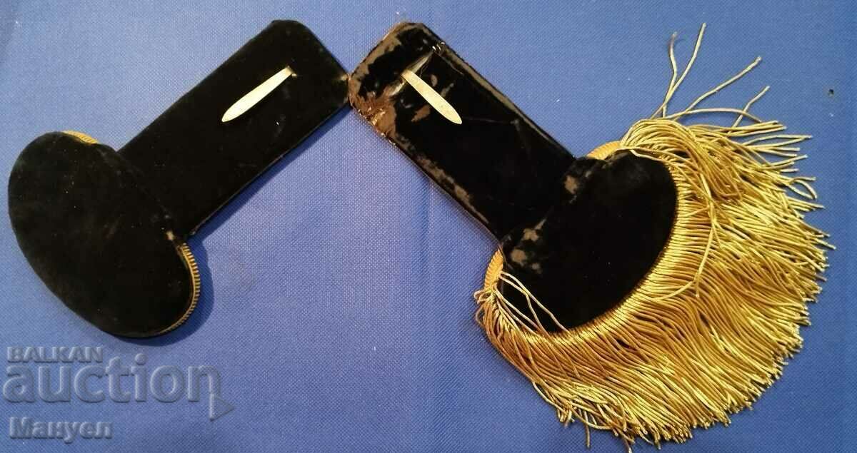 Delivery of Epaulettes, senior marine officer, early 20th century. Delivery of Epaulettes, senior marine officer, early 20th century.