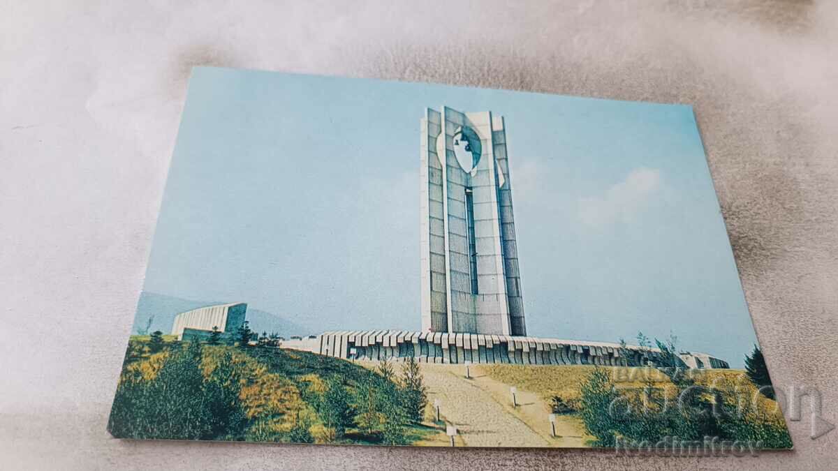 Пощенска картичка София Монументът Знаме на мира 1987