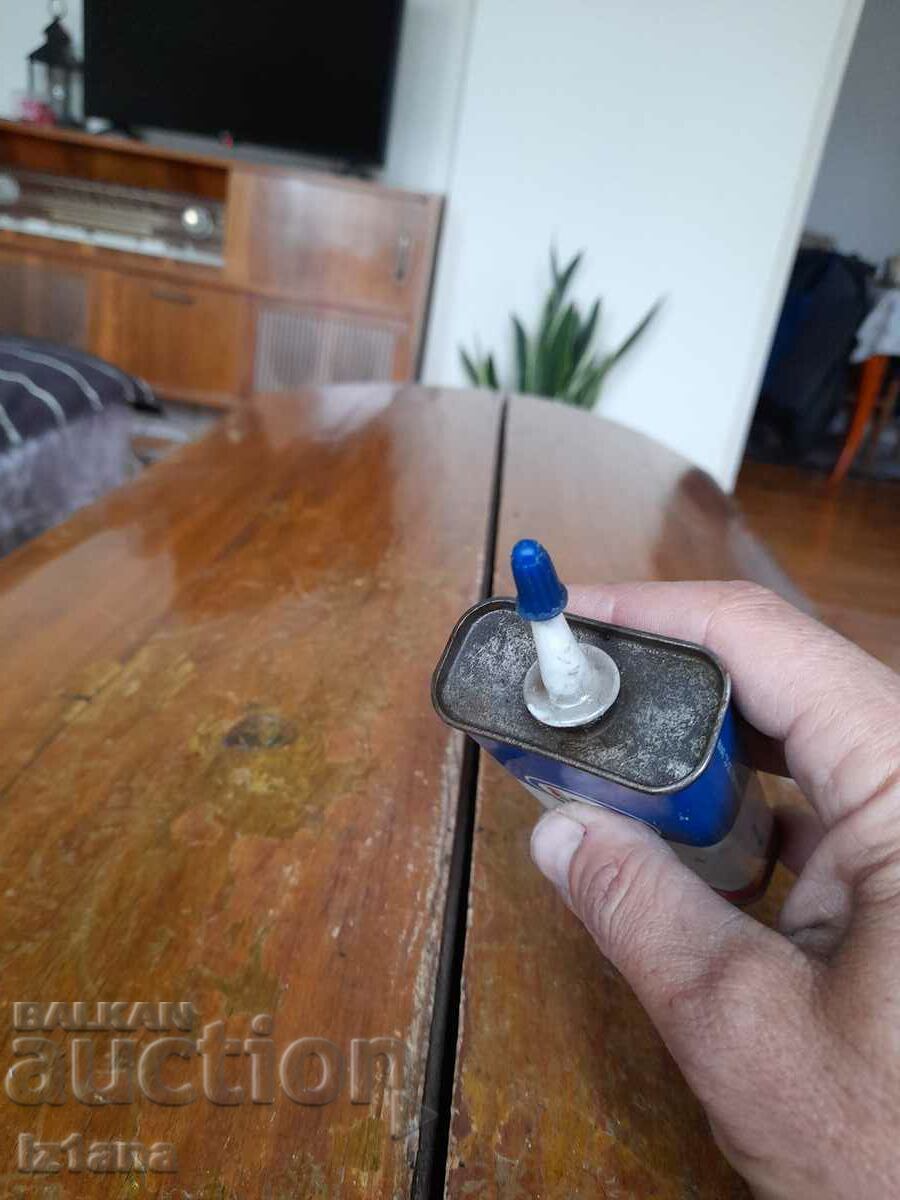 An old Esso oil can - 6