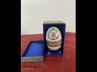 Beautiful porcelain jewelry box with jewel!!!