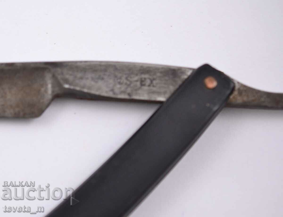 Delivery of Vintage razor Delivery of Vintage razor