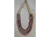 Bijuterii vechi de mărgele