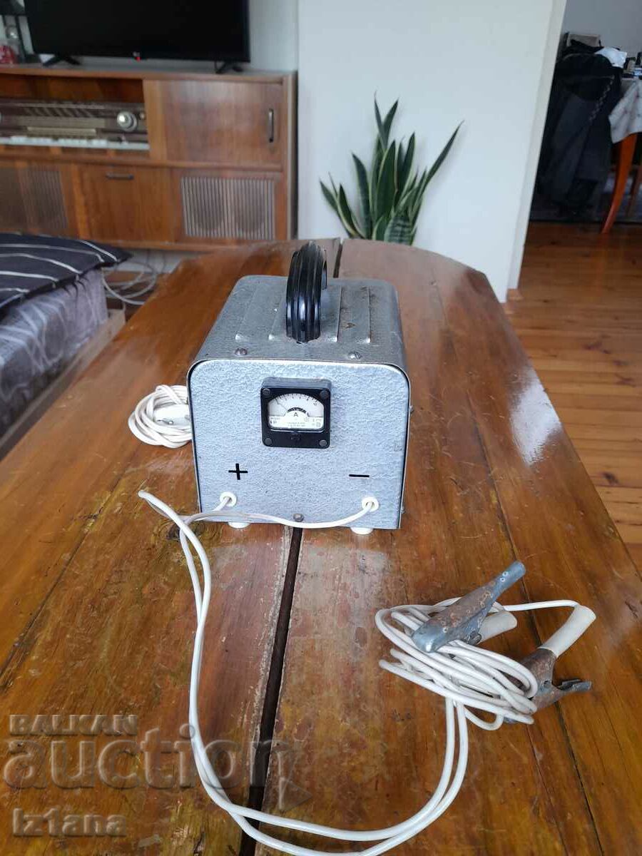 Старо зарядно устройство за акумулатор