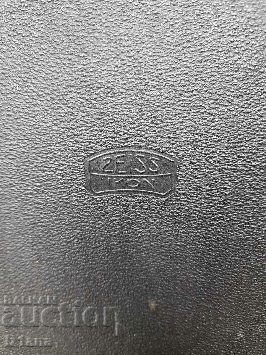 Vechiul diascop Zeiss cu preț 110.00 BGN | € 56.24