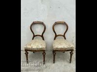 Două scaune masive frumoase