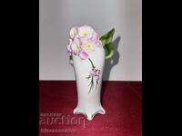 Vaza frumoasa din portelan cu marcaje