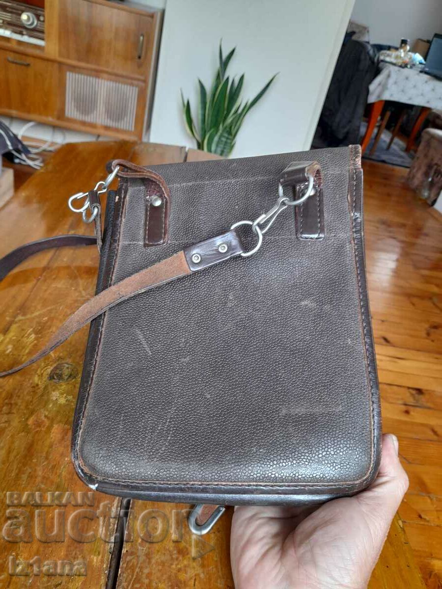 Παλιά τσάντα διοικητή, αξιωματικού με τιμή 85.00 BGN | € 43.46 Παλιά τσάντα διοικητή, αξιωματικού με τιμή 85.00 BGN | € 43.46