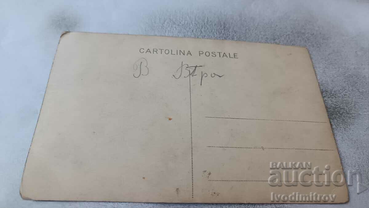 Photo Young men and women in the Dining Room with price 2.35 BGN | € 1.20 Photo Young men and women in the Dining Room with price 2.35 BGN | € 1.20