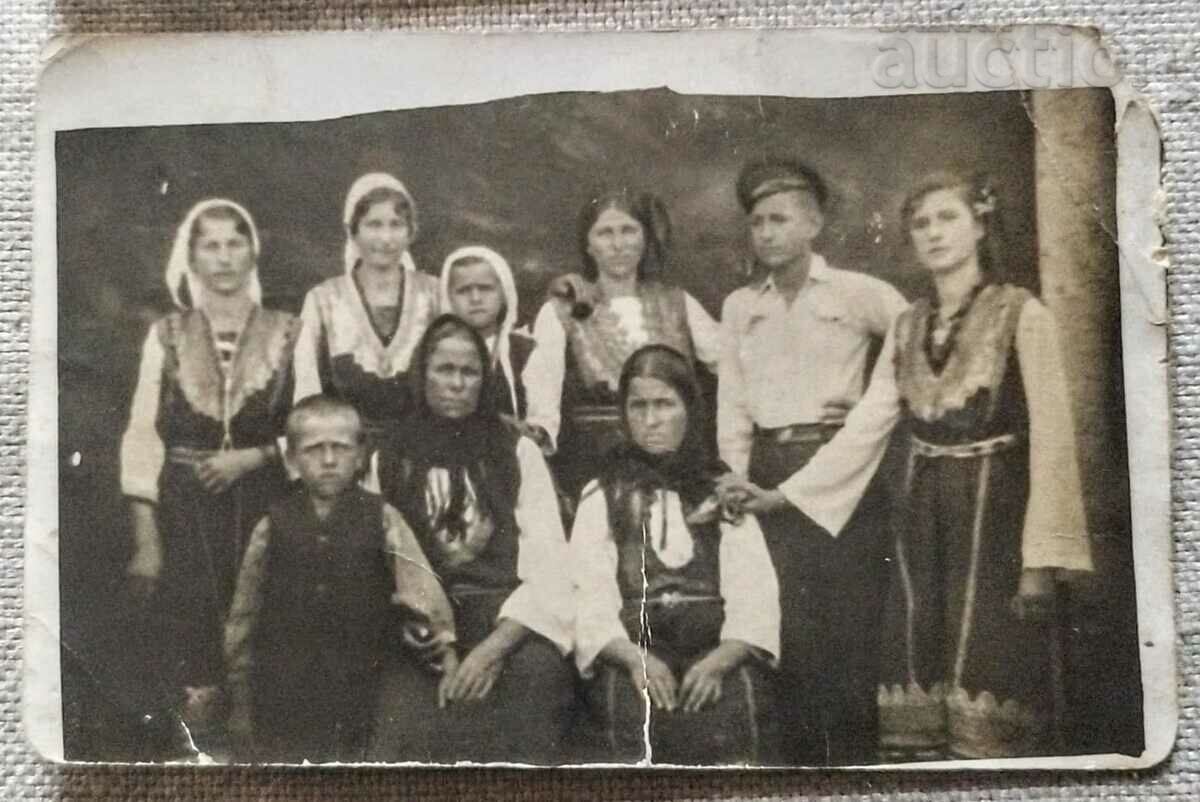 Bulgaria Old photo photography & group of women in folk ...