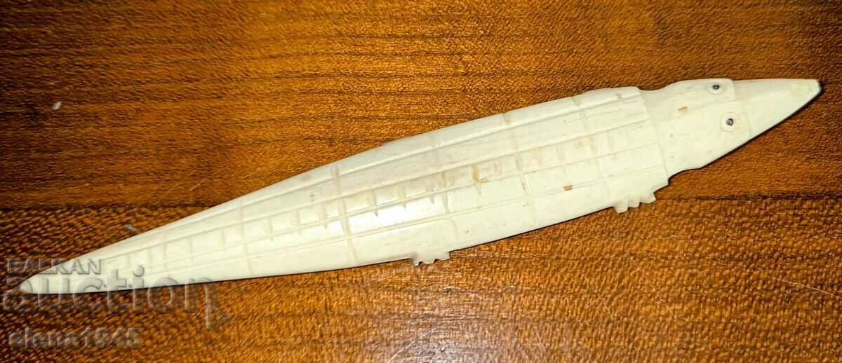 Auction  Bone knife rests