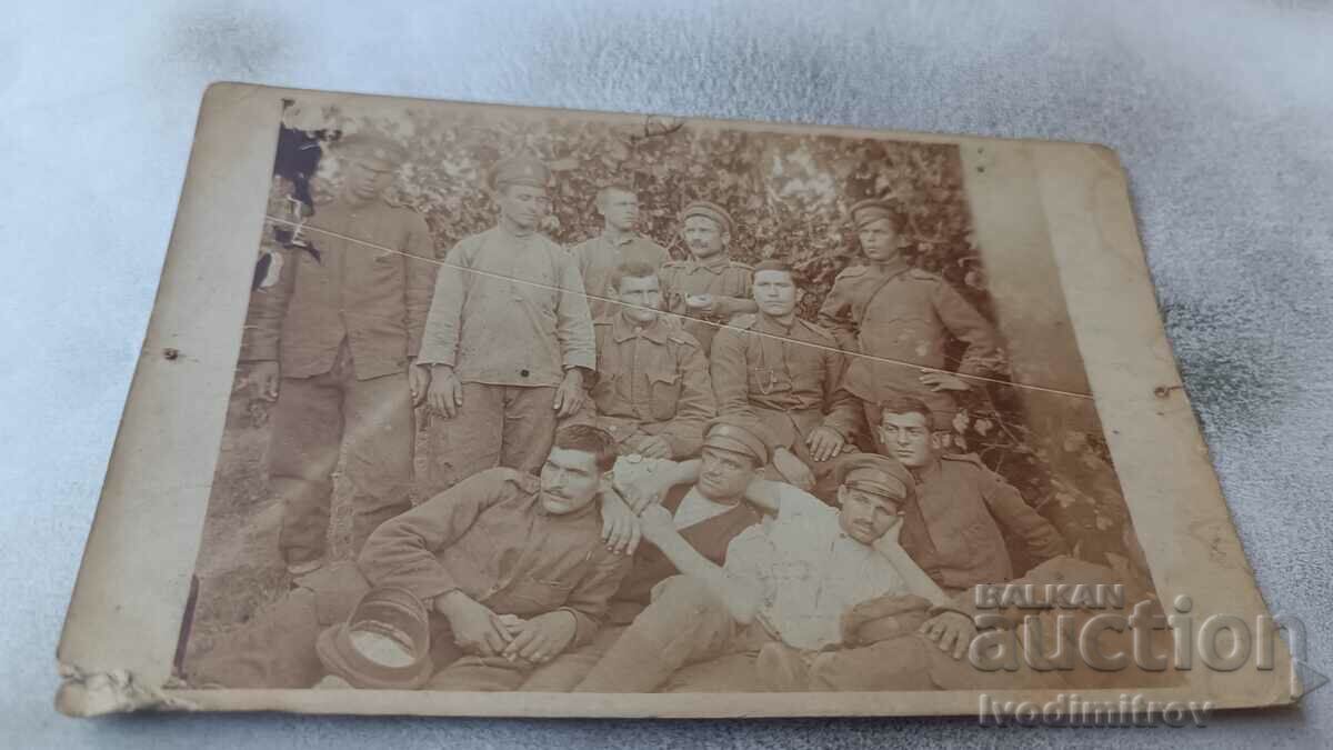Foto Ofițeri și soldați pe frontul Primului Război Mondial