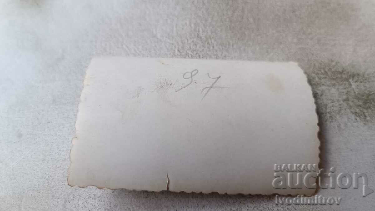 Φωτογραφία Νεολαία με χιονόμπαλες με τιμή 1.45 BGN | € 0.74 Φωτογραφία Νεολαία με χιονόμπαλες με τιμή 1.45 BGN | € 0.74