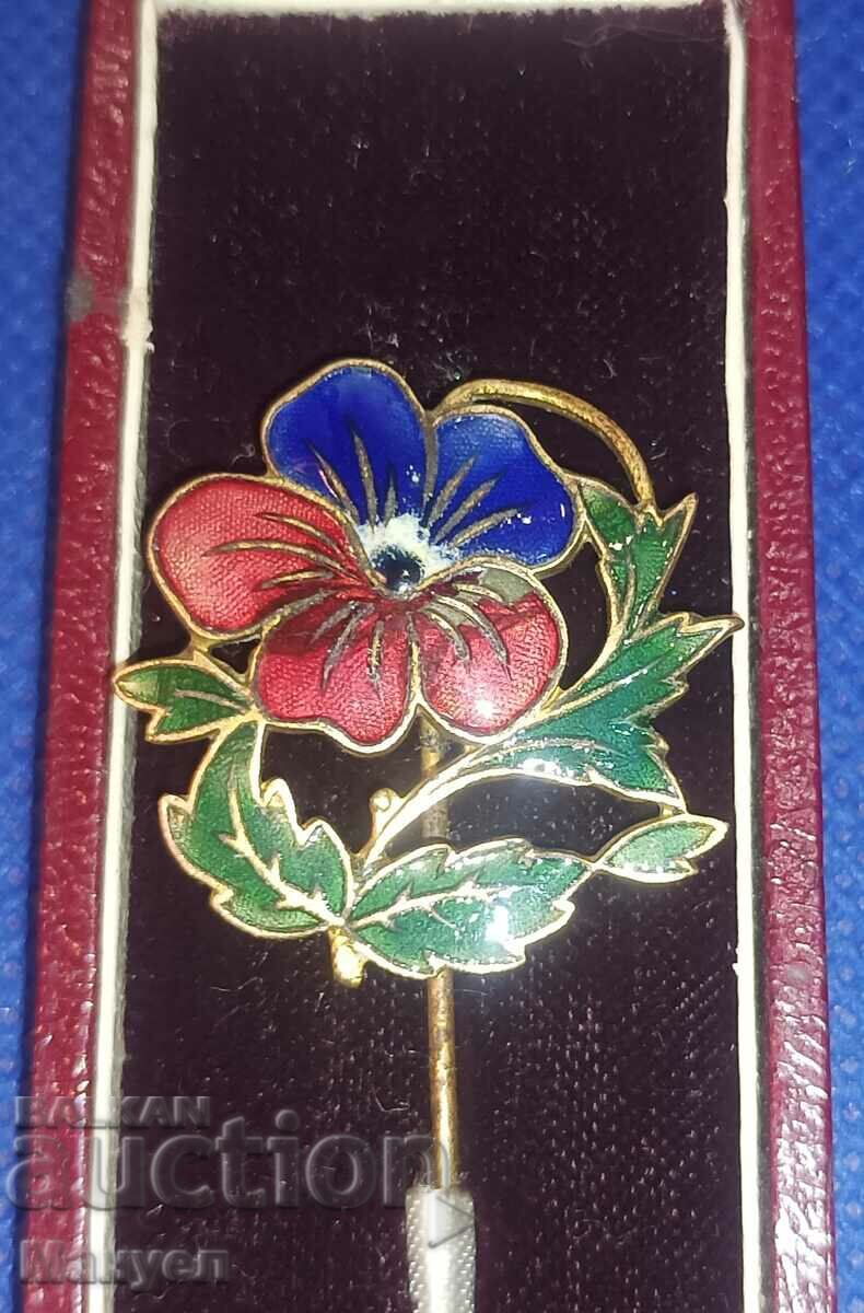 Auction  Beautiful old brooch, gilding, enamel.