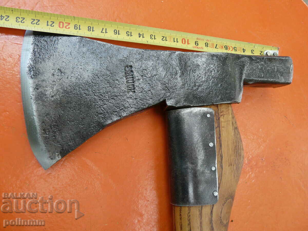 Auction Old hammer ax - 495 Auction Old hammer ax - 495