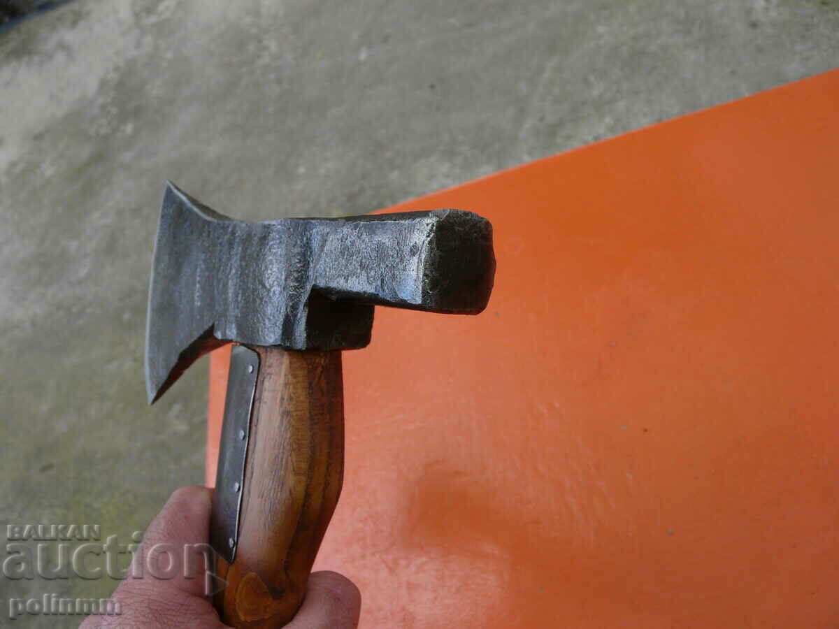 Old hammer ax - 495 - 5 Old hammer ax - 495 - 5