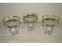 Lot de 3 pahare de brandy din sticla veche, jante aurii