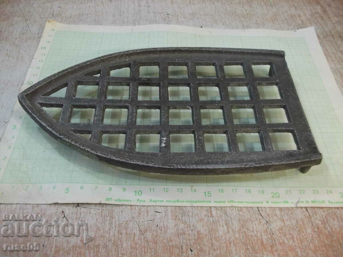 Iron stand made of metal with price 10.00 BGN | € 5.11 Iron stand made of metal with price 10.00 BGN | € 5.11