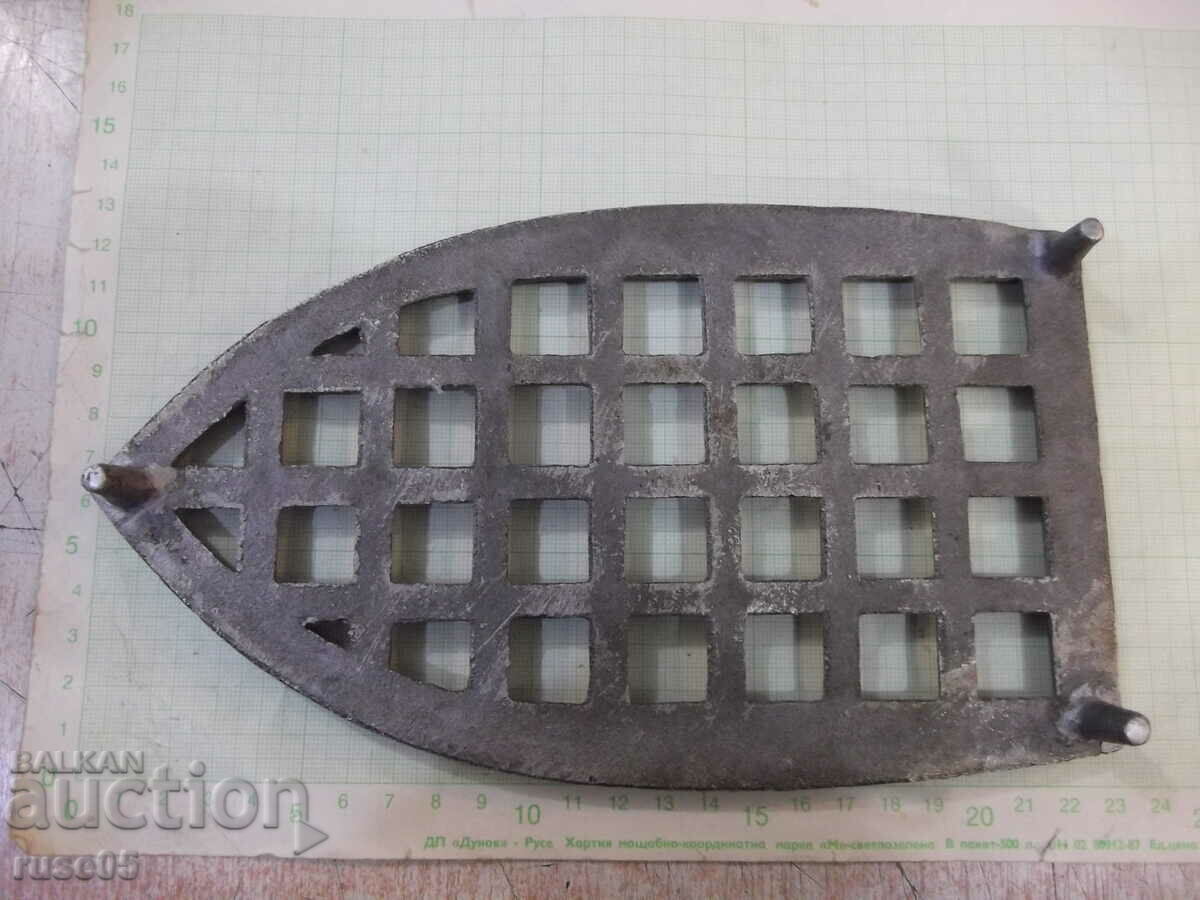 Auction Iron stand made of metal Auction Iron stand made of metal