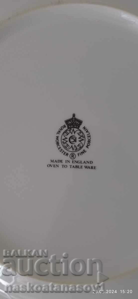 Auction Porcelain plate Auction Porcelain plate