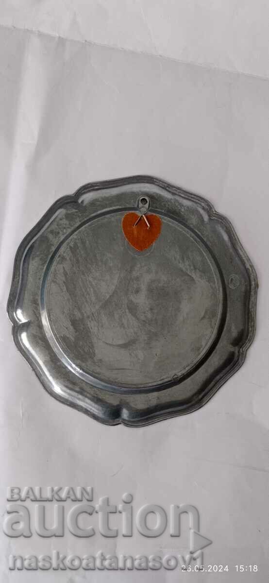 Collectible wall plate with price 20.00 BGN | € 10.23