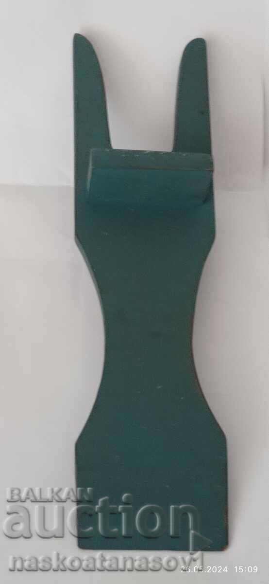 Wooden dressing table with price 20.00 BGN | € 10.23 Wooden dressing table with price 20.00 BGN | € 10.23