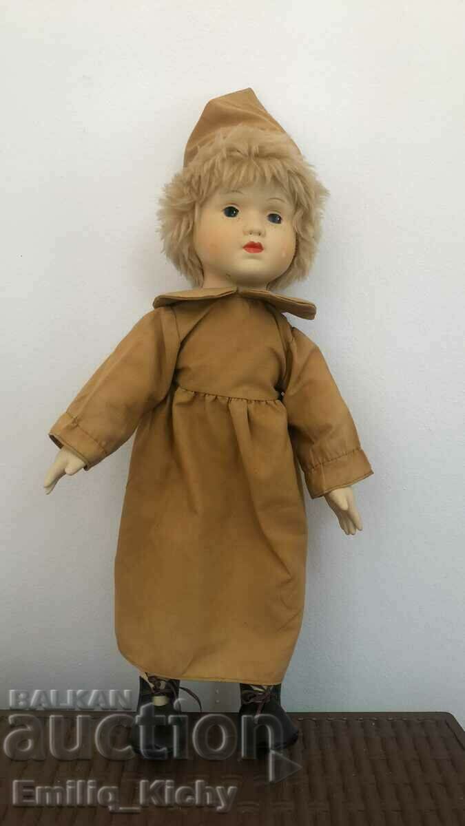 Стара порцеланова кукла.