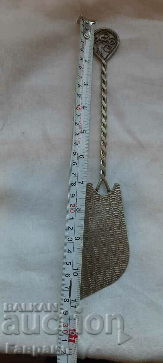 Old filigree cake spatula with price 15.00 BGN | € 7.67 Old filigree cake spatula with price 15.00 BGN | € 7.67