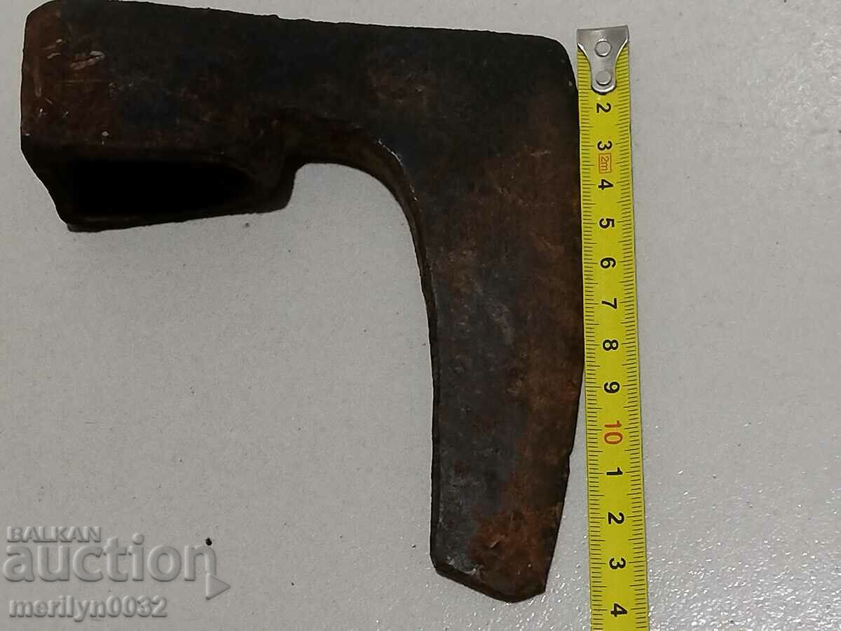 Delivery of Old ax ax tool wrought iron Delivery of Old ax ax tool wrought iron
