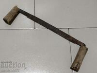 Παλιό ξυλουργικό εργαλείο, πριόνι, σφυρήλατο σίδερο