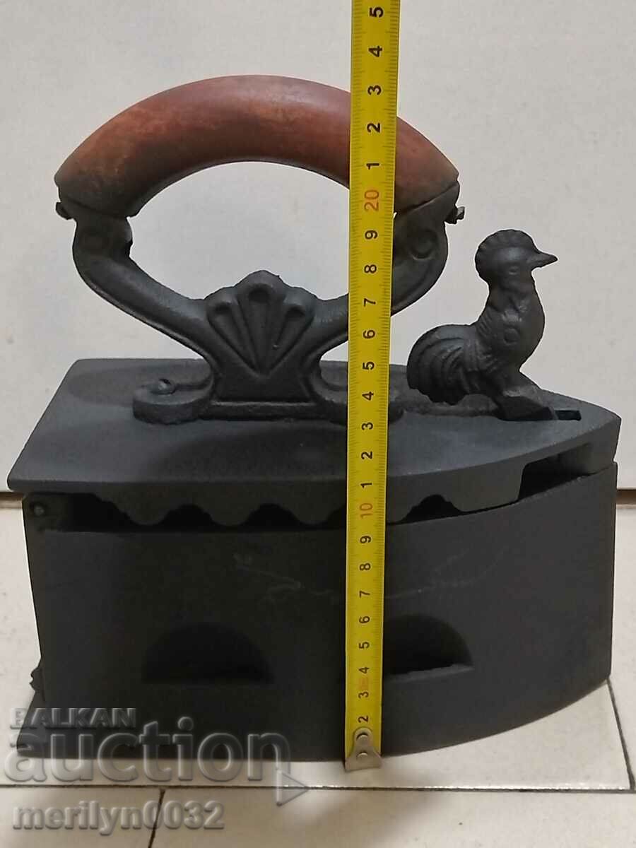 Un fier de călcat vechi în flăcări - 5